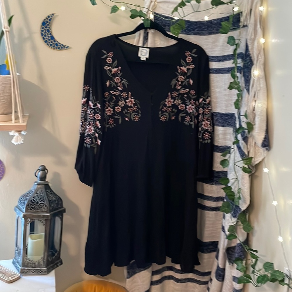 Francesca’a Black V-Neck Long-Sleeved Dress with Flora Embroidery